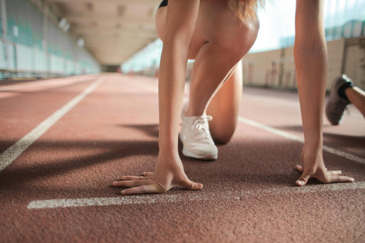 A runner at the starting line ready to run. 